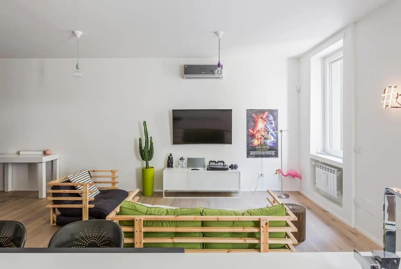Green Shot - Garibaldi Area Apartment Milan