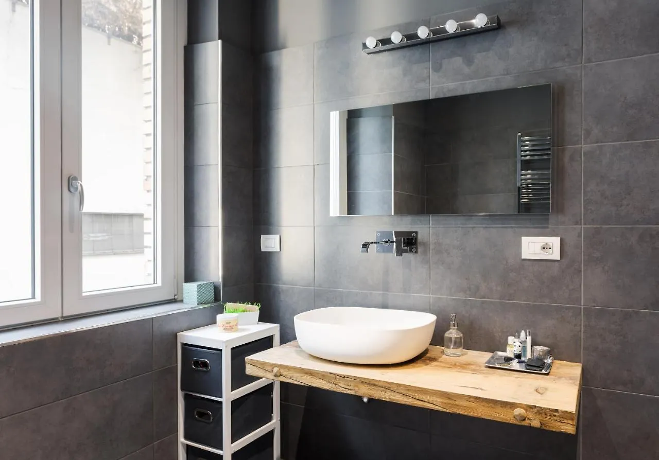 Green Shot - Garibaldi Area Apartment Milan